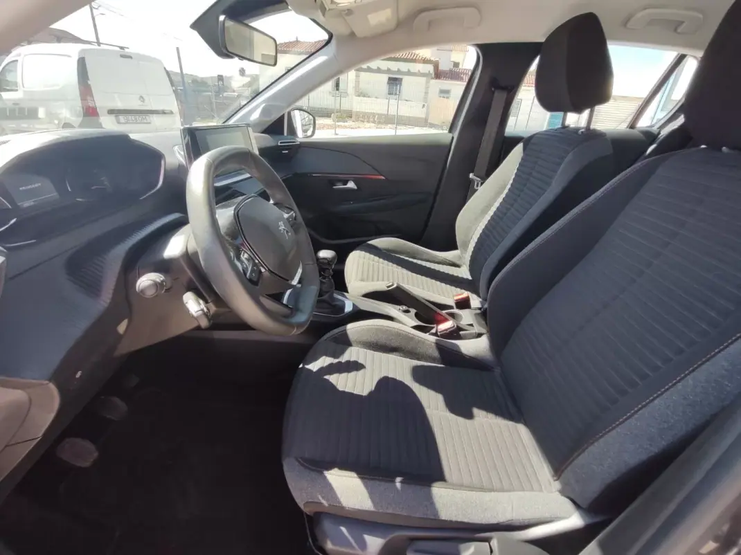 Peugeot 208 2022 - 14900 EUR, 28000 km - 28000km - foto 10 de 18