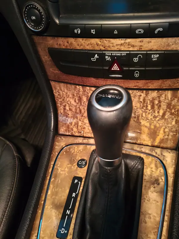 Mercedes-Benz E 220 2006 - 12000 EUR, 194000 km - AUTO.MOTO.pt - 194000km - foto 7 de 13