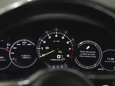 Porsche Cayenne 2018 - 59990 EUR, 119000 km - AUTO.MOTO.pt - 119000km - foto 20 de 24