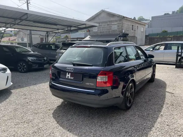 Audi A4 Avant 2002 - 3999 EUR, 323000 km - AUTO.MOTO.pt - 323000km - foto 5 de 12