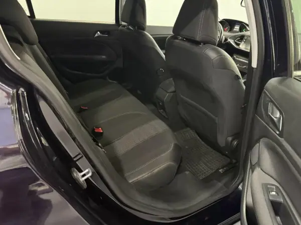 Peugeot 308 2019 - 11950 EUR, 251116 km - AUTO.MOTO.pt - 251116km - foto 7 de 16