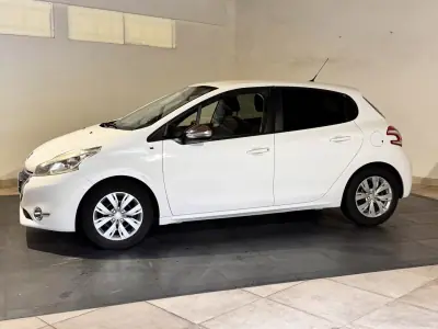 Peugeot 208 2015 - 7900 EUR, 124360 km - foto 4 de 22