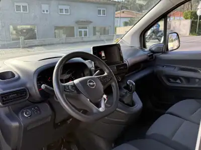 Opel COMBO 2020 - 12500 EUR, 173787 km - AUTO.MOTO.pt - 173787km - foto 5 de 10
