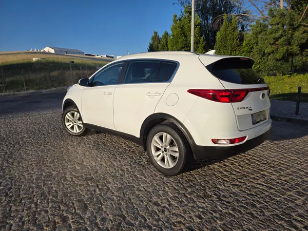 Kia Sportage 2019 - 16000 EUR, 117000 km - AUTO.MOTO.pt - 117000km - foto 4 de 6