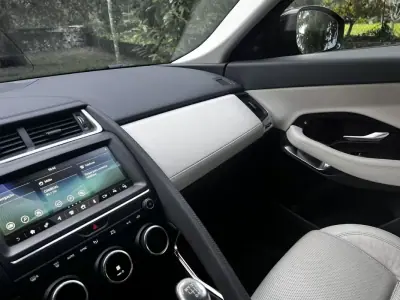Jaguar E-Pace 2018 - 29750 EUR, 77000 km - AUTO.MOTO.pt - 77000km - foto 40 de 53