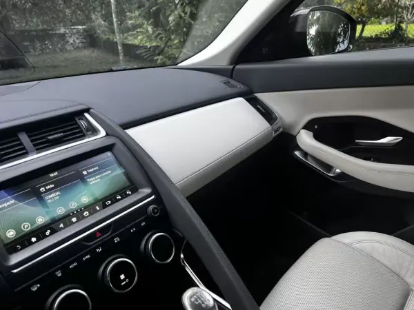 Jaguar E-Pace 2018 - 29750 EUR, 77000 km - AUTO.MOTO.pt - 77000km - foto 40 de 53