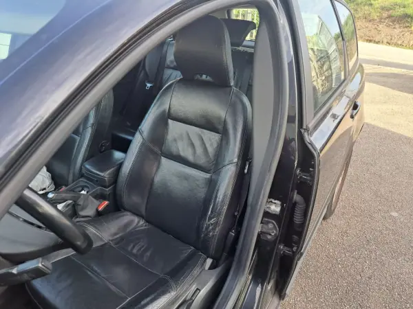 Volvo V50 2005 - 4990 EUR, 260573 km - AUTO.MOTO.pt - 260573km - foto 5 de 6