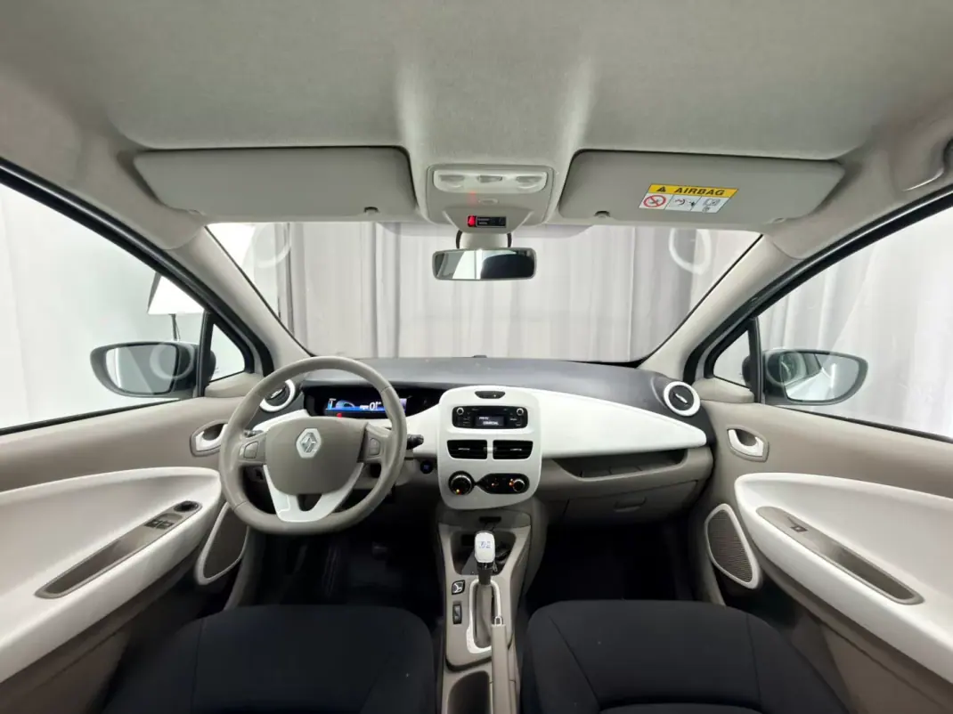 Renault Zoe 2018 - 10750 EUR, 64000 km - AUTO.MOTO.pt - 64000km - foto 10 de 18