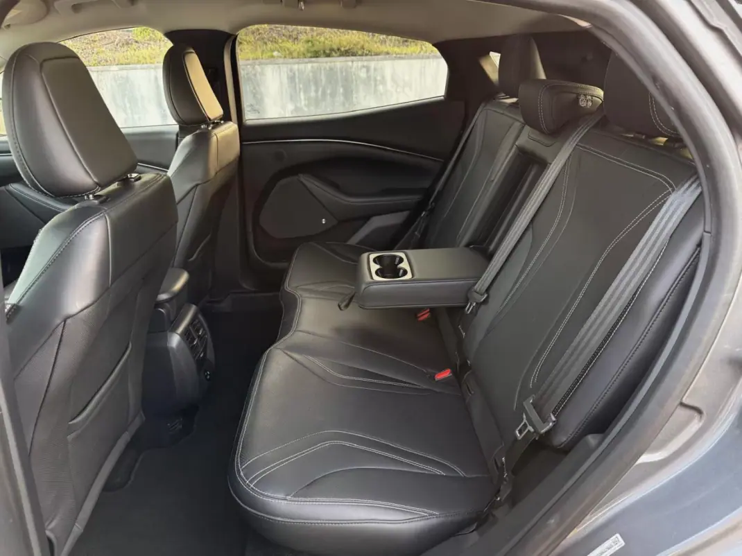 Ford Mustang Mach-E 2022 - 25900 EUR, 139000 km - AUTO.MOTO.pt - 139000km - foto 11 de 19