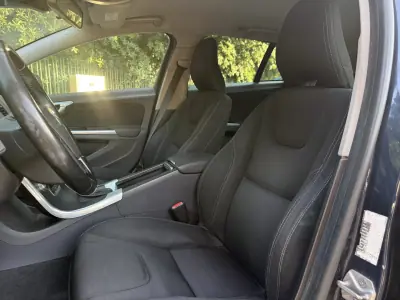 Volvo V60 2014 - 10000 EUR, 215710 km - 215710km - foto 10 de 11