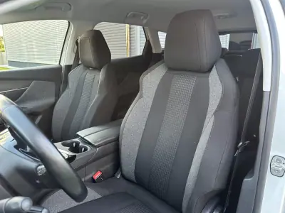 Peugeot 3008 2019 - 13900 EUR, 190000 km - AUTO.MOTO.pt - 190000km - foto 44 de 59