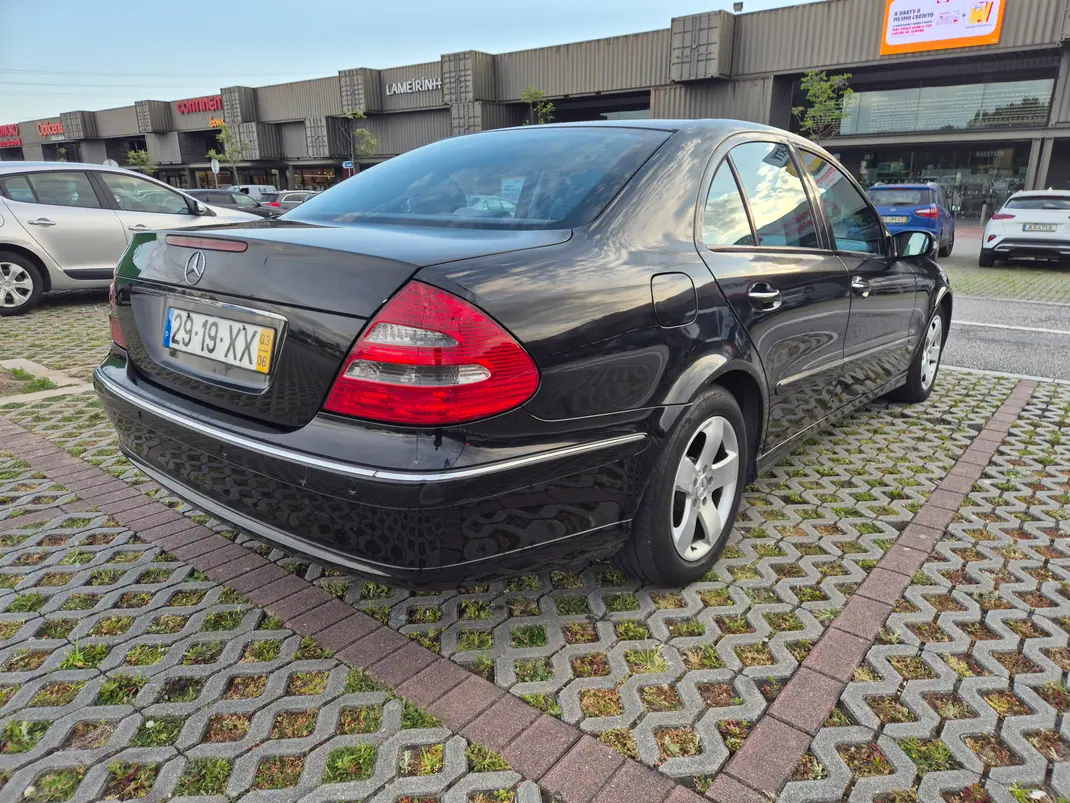 Mercedes-Benz E 220 2003 - 4900 EUR, 490000 km - AUTO.MOTO.pt - 490000km - foto 3 de 16