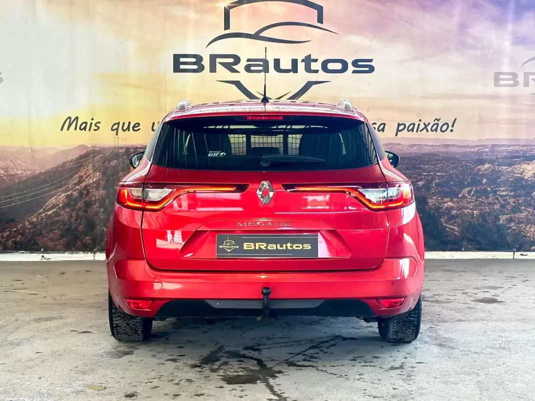 Renault Mégane Sport Tourer 2018 - 14900 EUR, 110134 km - AUTO.MOTO.pt - 110134km - foto 7 de 27