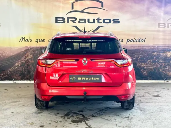 Renault Mégane Sport Tourer 2018 - 13900 EUR, 110134 km - AUTO.MOTO.pt - 110134km - foto 7 de 27