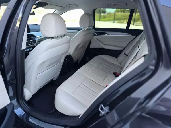 BMW 520 2021 - 35500 EUR, 95000 km - AUTO.MOTO.pt - 95000km - foto 30 de 34