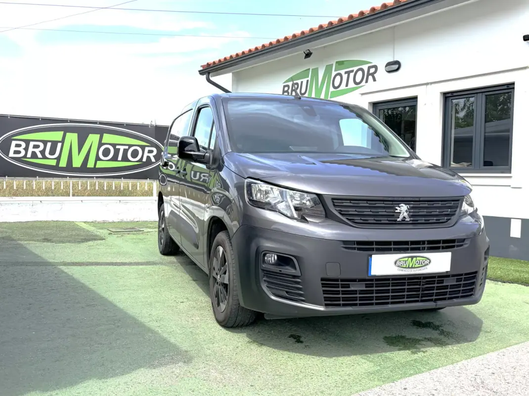 Peugeot 1.5 BLUEHDI ASPHALT LONGA 2023 - 18750 EUR, 46727 km - AUTO.MOTO.pt - 46727km - foto 1 de 15