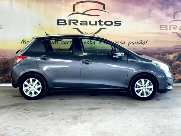 Toyota Yaris 2012 - 8250 EUR, 210746 km - AUTO.MOTO.pt - 210746km - foto 5 de 22