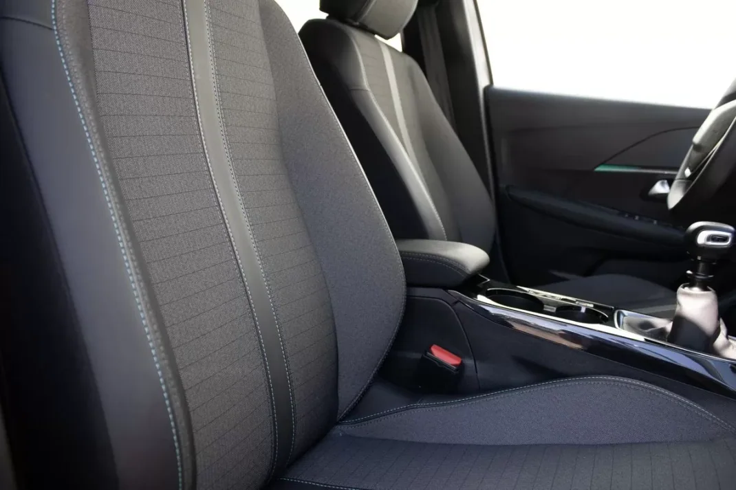 Peugeot 208 2023 - 16999 EUR, 96737 km - AUTO.MOTO.pt - 96737km - foto 15 de 34