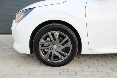 Peugeot 208 2021 - 16200 EUR, 27000 km - AUTO.MOTO.pt - 27000km - foto 8 de 19