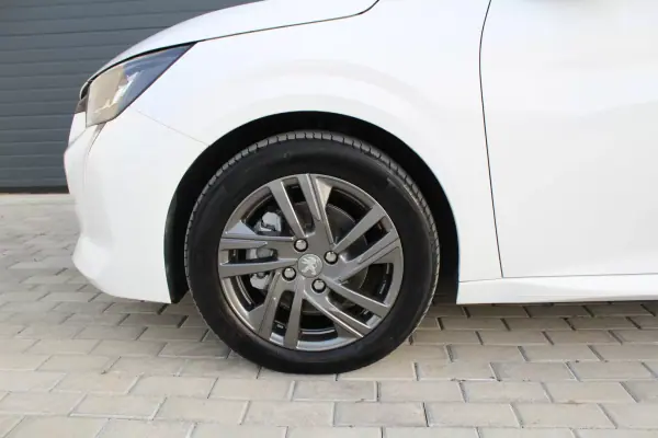 Peugeot 208 2021 - 15400 EUR, 27000 km - AUTO.MOTO.pt - 27000km - foto 8 de 19