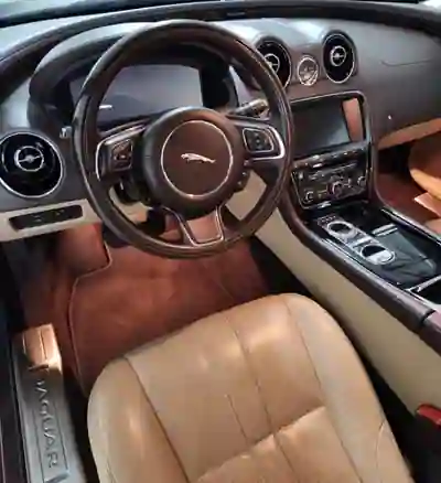 Jaguar XJ 2015 - 24999 EUR, 116000 km - AUTO.MOTO.pt - 116000km - foto 7 de 10