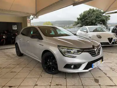 Renault Mégane 2017 - 16750 EUR, 88269 km - AUTO.MOTO.pt - 88269km - foto 6 de 35