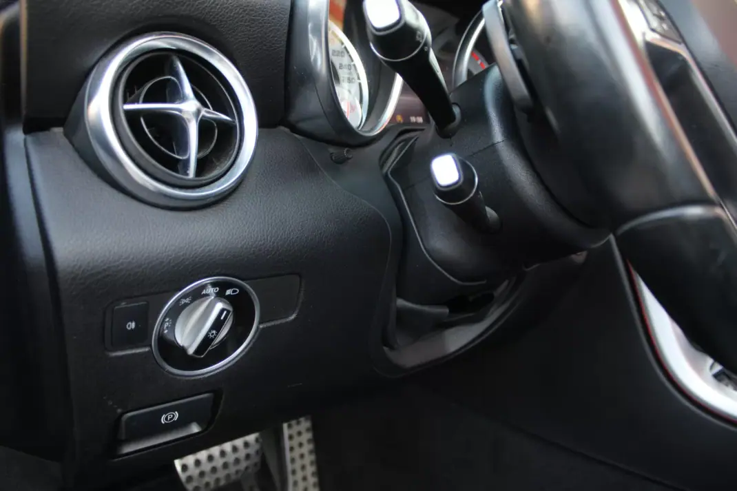 Mercedes-Benz SLK 250 2015 - 22990 EUR, 203350 km - 203350km - foto 12 de 32