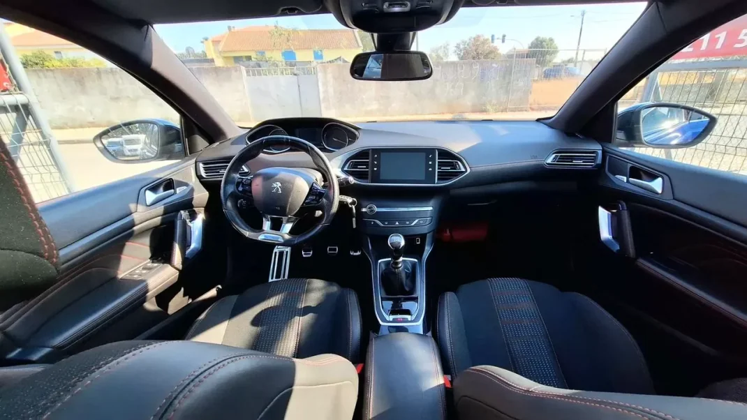 Peugeot 308 SW 2020 - 14500 EUR, 142000 km - AUTO.MOTO.pt - 142000km - foto 19 de 28