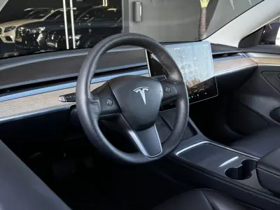 Tesla Model 3 2022 - 29990 EUR, 125900 km - AUTO.MOTO.pt - 125900km - foto 16 de 31