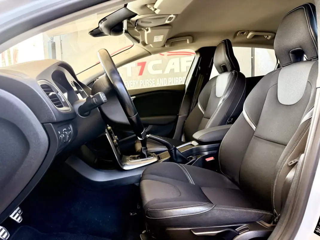 Volvo V40 2014 - 14490 EUR, 182428 km - AUTO.MOTO.pt - 182428km - foto 8 de 21