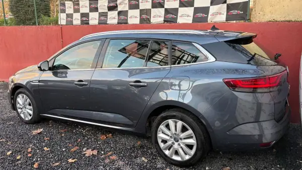 Renault Mégane Sport Tourer 2021 - 14900 EUR, 104000 km - AUTO.MOTO.pt - 104000km - foto 4 de 12