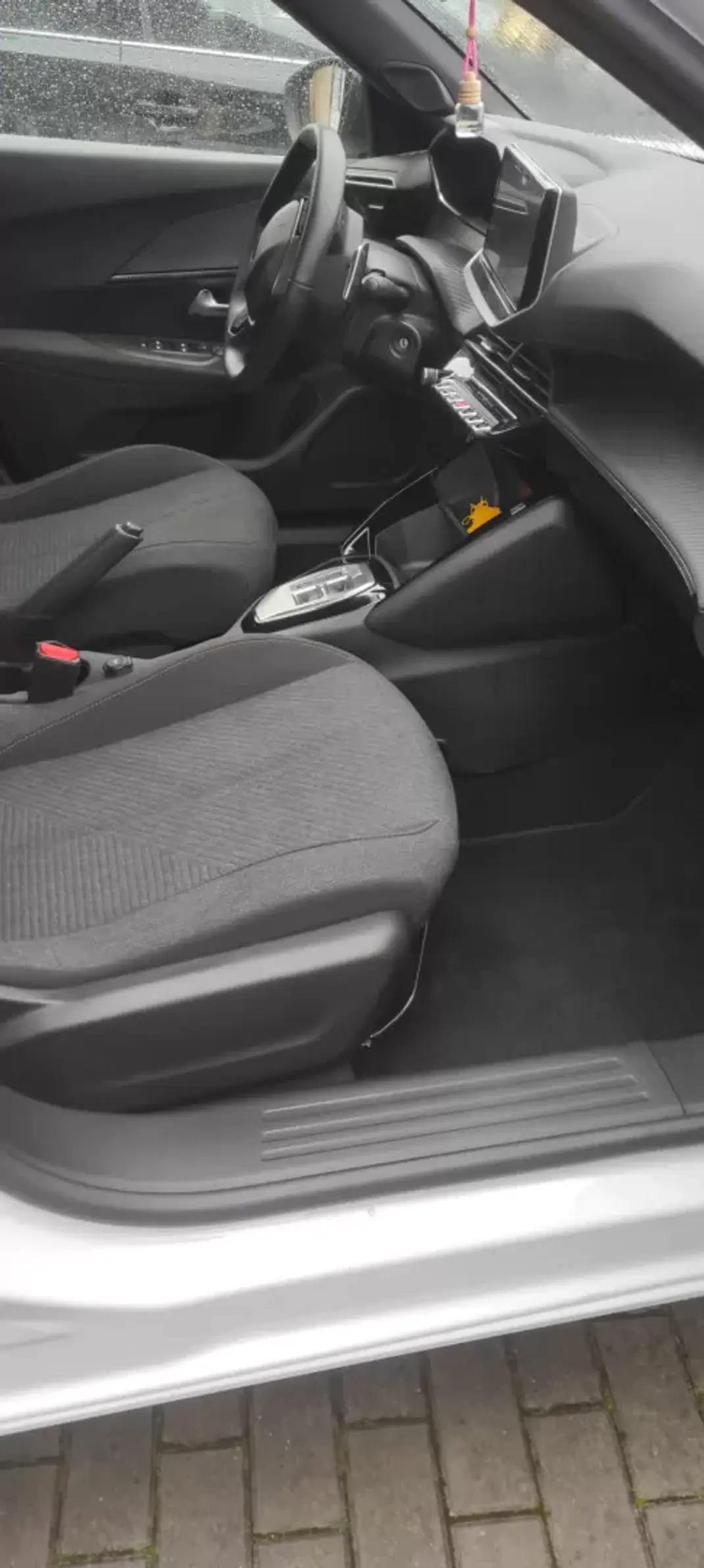 Peugeot 2008 2025 - 24750 EUR, 9700 km - AUTO.MOTO.pt - 9700km - foto 11 de 12