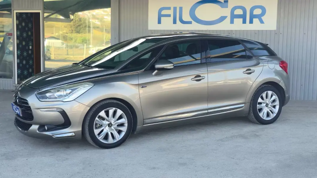 DS DS5 2013 - 10500 EUR, 216565 km - 216565km - foto 5 de 19