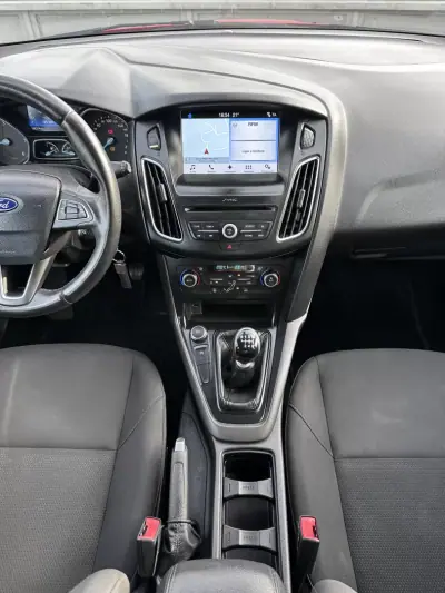 Ford Focus 2017 - 9900 EUR, 190000 km - AUTO.MOTO.pt - 190000km - foto 47 de 50