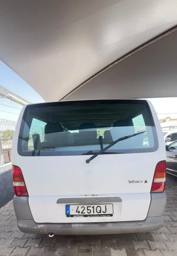 Mercedes-Benz Vito 2000 - 3900 EUR, 121000 km - AUTO.MOTO.pt - 121000km - foto 4 de 10