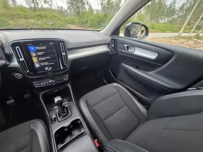Volvo XC 40 2020 - 24500 EUR, 152300 km - AUTO.MOTO.pt - 152300km - foto 38 de 42