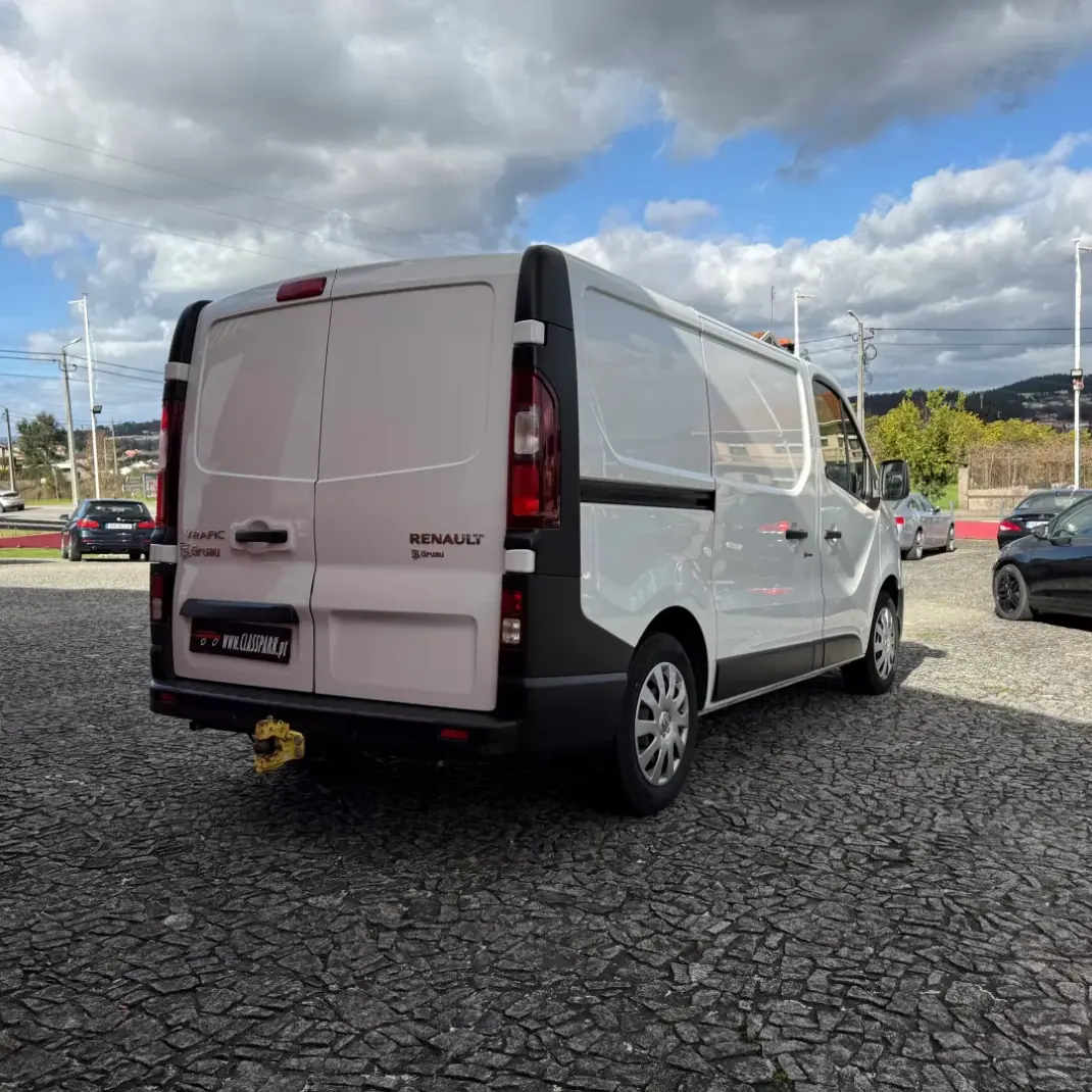Renault TRAFIC 1.6 DCI GRAND COMFORT 2018 - 13500 EUR, 204000 km - AUTO.MOTO.pt - 204000km - foto 14 de 14