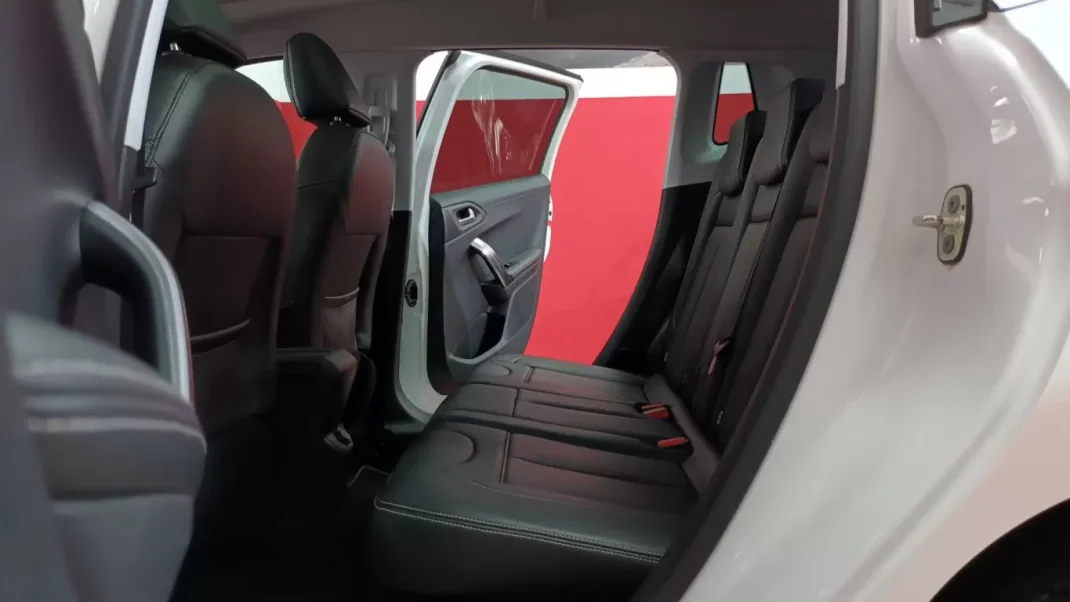 Peugeot 2008 2015 - 11490 EUR, 92490 km - AUTO.MOTO.pt - 92490km - foto 60 de 72