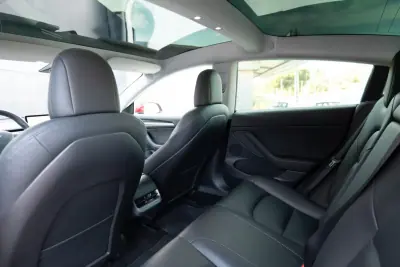 Tesla Model 3 2022 - 32900 EUR, 57000 km - AUTO.MOTO.pt - 57000km - foto 16 de 26