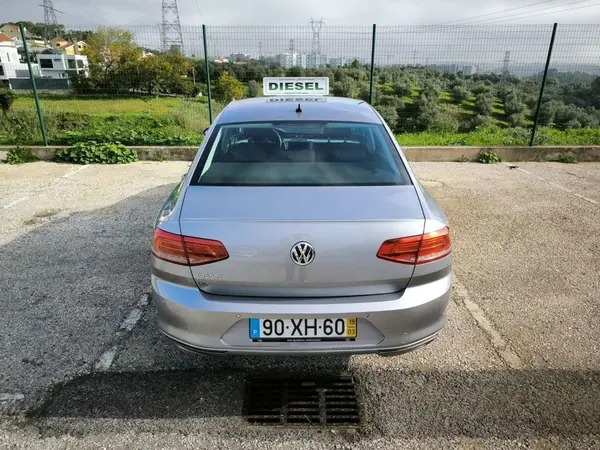 Volkswagen Passat 2019 - 19950 EUR, 155079 km - AUTO.MOTO.pt - 155079km - foto 16 de 60