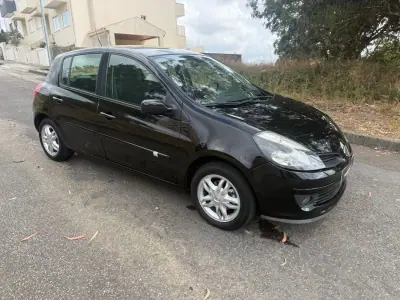 Renault Clio 2006 - 4500 EUR, 148000 km - AUTO.MOTO.pt - 148000km - foto 3 de 27