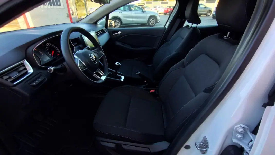 Renault Clio 2021 - 13999 EUR, 63000 km - AUTO.MOTO.pt - 63000km - foto 15 de 38