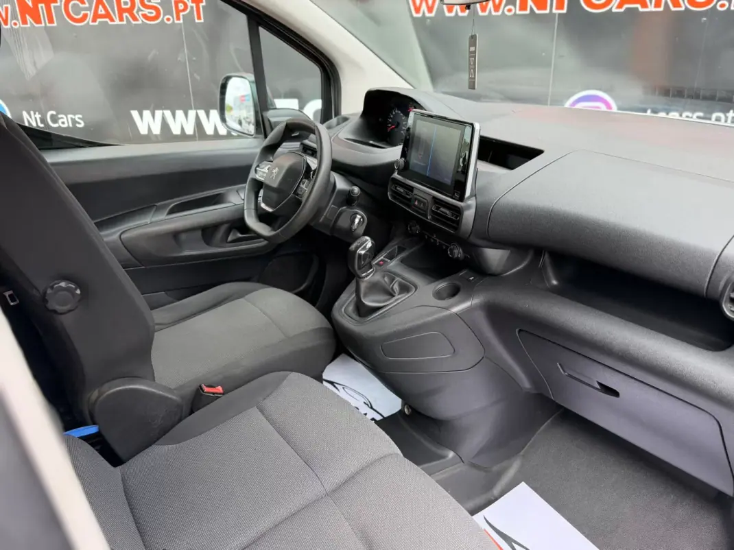Peugeot PARTNER 1.6 BLUEHDI 100 CVM5 STANDARD ASPHALT 3 LUGARES 2020 - 12900 EUR, 151831 km - AUTO.MOTO.pt - 151831km - foto 13 de 15