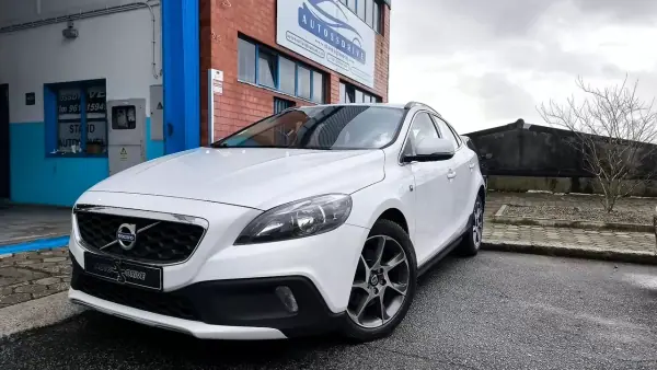Volvo V40 2014 - 11900 EUR, 205000 km - AUTO.MOTO.pt - 205000km - foto 18 de 20