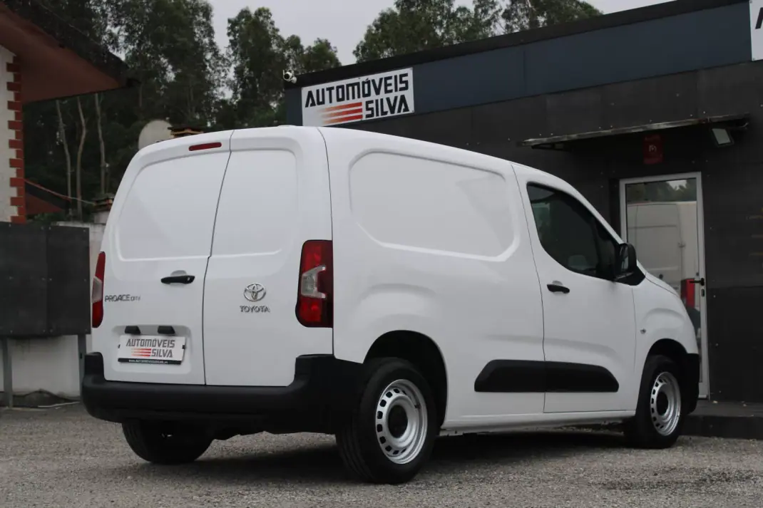 Toyota Proace City 1.5D L1 Active 2020 - 12990 EUR, 180000 km - AUTO.MOTO.pt - 180000km - foto 10 de 19