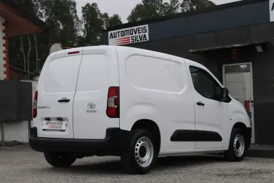 Toyota Proace City 1.5D L1 Active 2020 - 12990 EUR, 180000 km - AUTO.MOTO.pt - 180000km - foto 10 de 19
