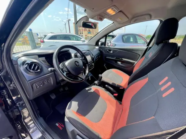 Renault Captur 2013 - 12250 EUR, 161056 km - AUTO.MOTO.pt - 161056km - foto 11 de 30