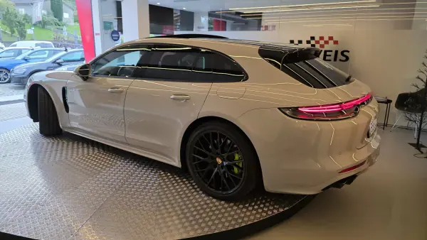 Porsche Panamera Sport Turismo 2024 - 119900 EUR, 45564 km - AUTO.MOTO.pt - 45564km - foto 23 de 63