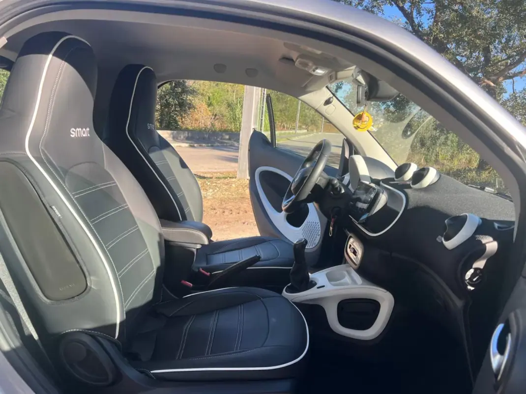 Smart ForTwo 2015 - 9990 EUR, 56330 km - 56330km - foto 30 de 32