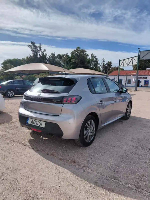 Peugeot 208 2022 - 13900 EUR, 75000 km - 75000km - foto 10 de 10